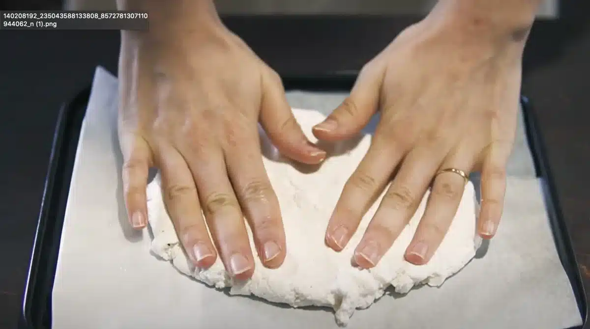 生地を薄く伸ばす