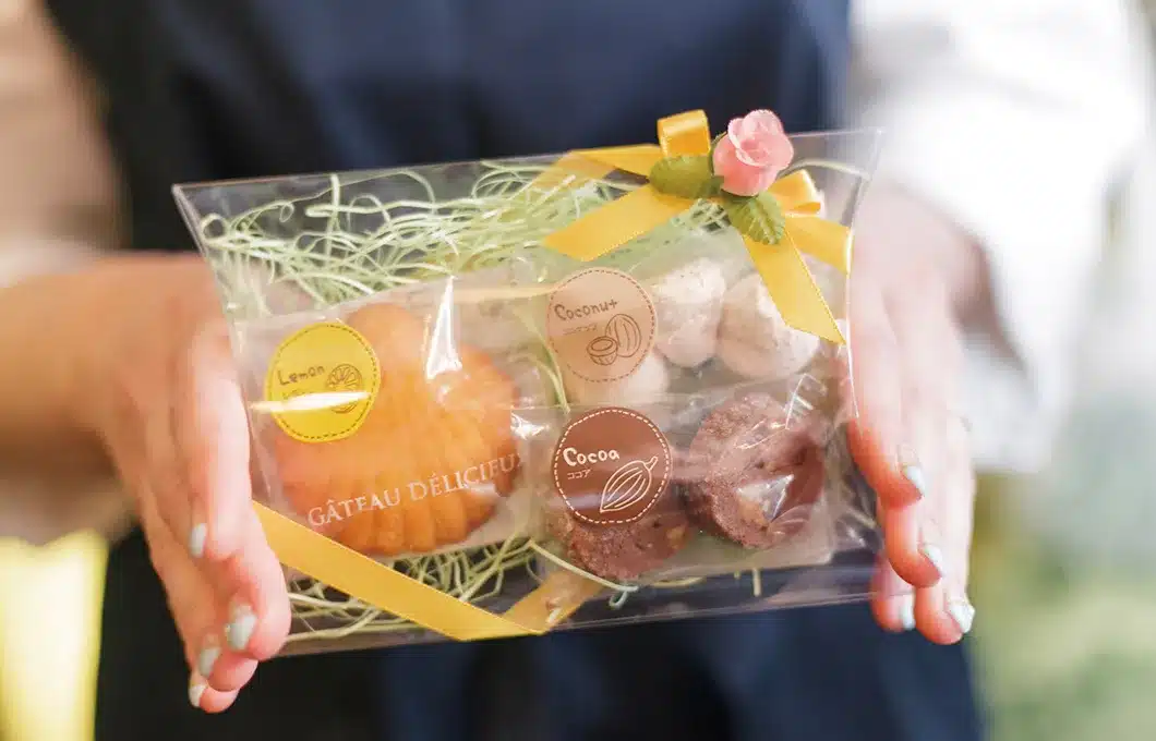 かわいらしくラッピングされたスイーツ