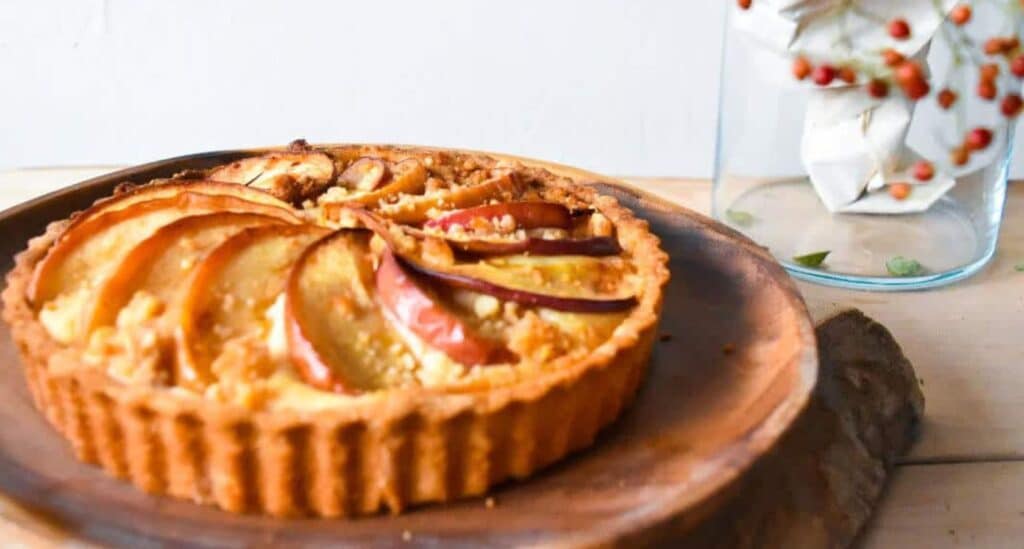 リンゴとラムレーズン、くるみのタルト