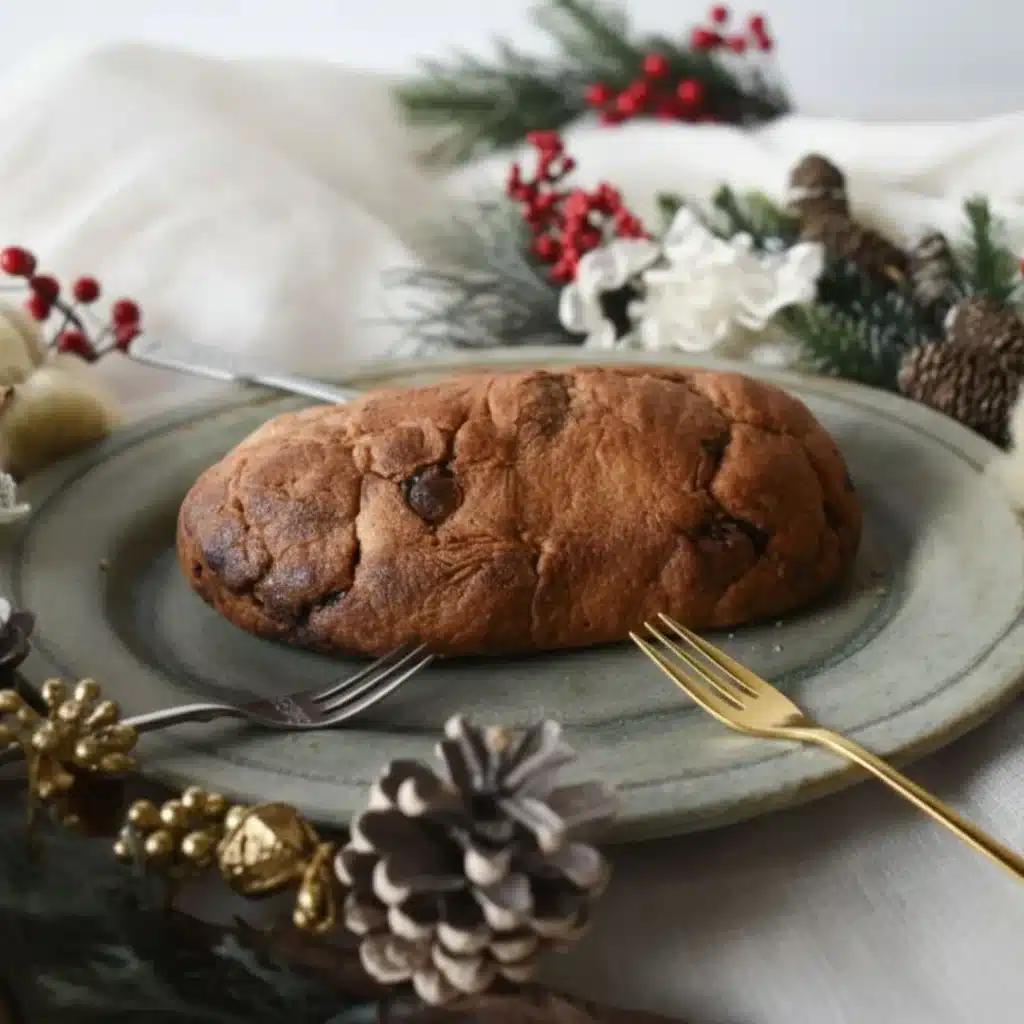 プレーンのグルテングリー＆ヴィーガンシュトーレンを横から見た様子。