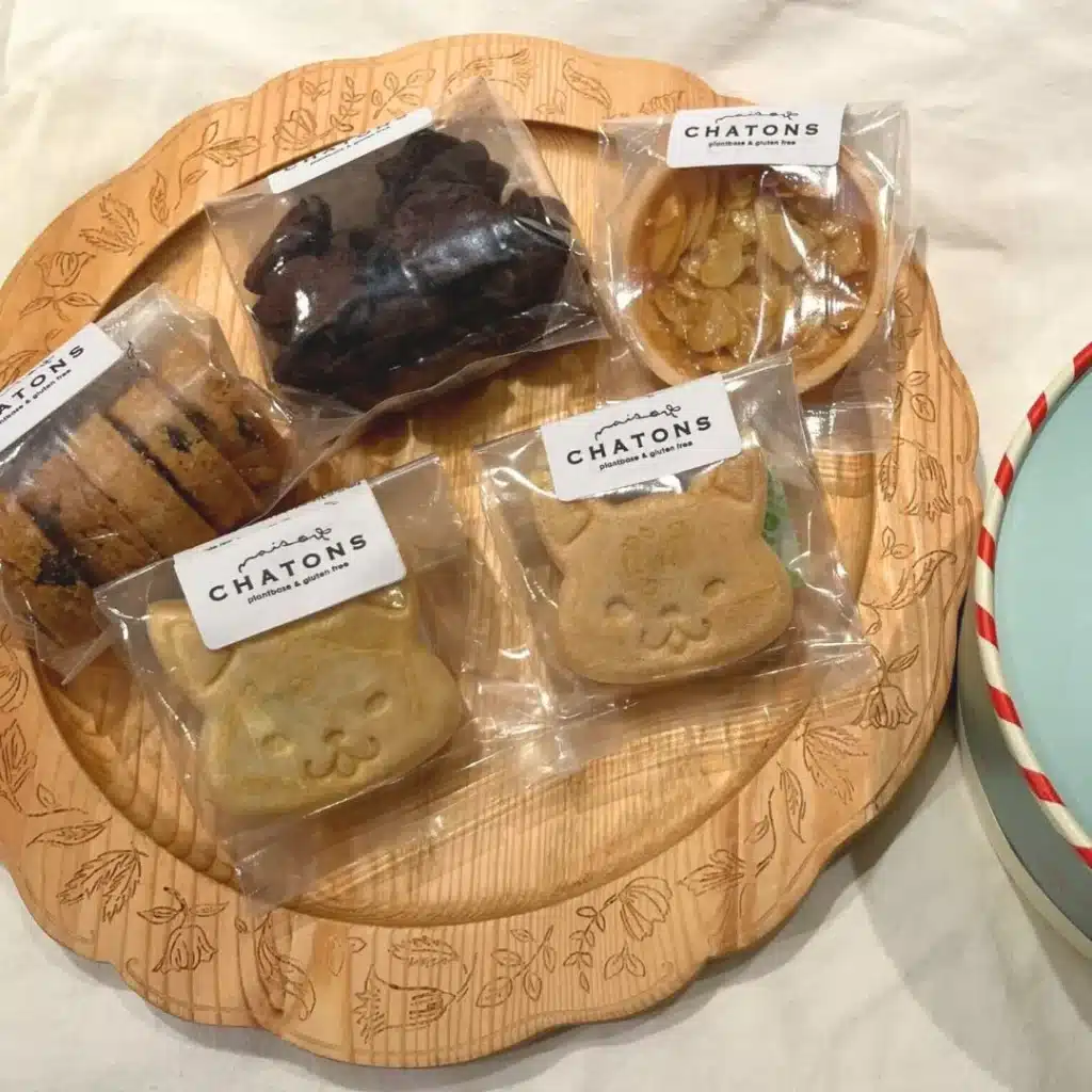 シャトンノエルの中に入っている焼き菓子