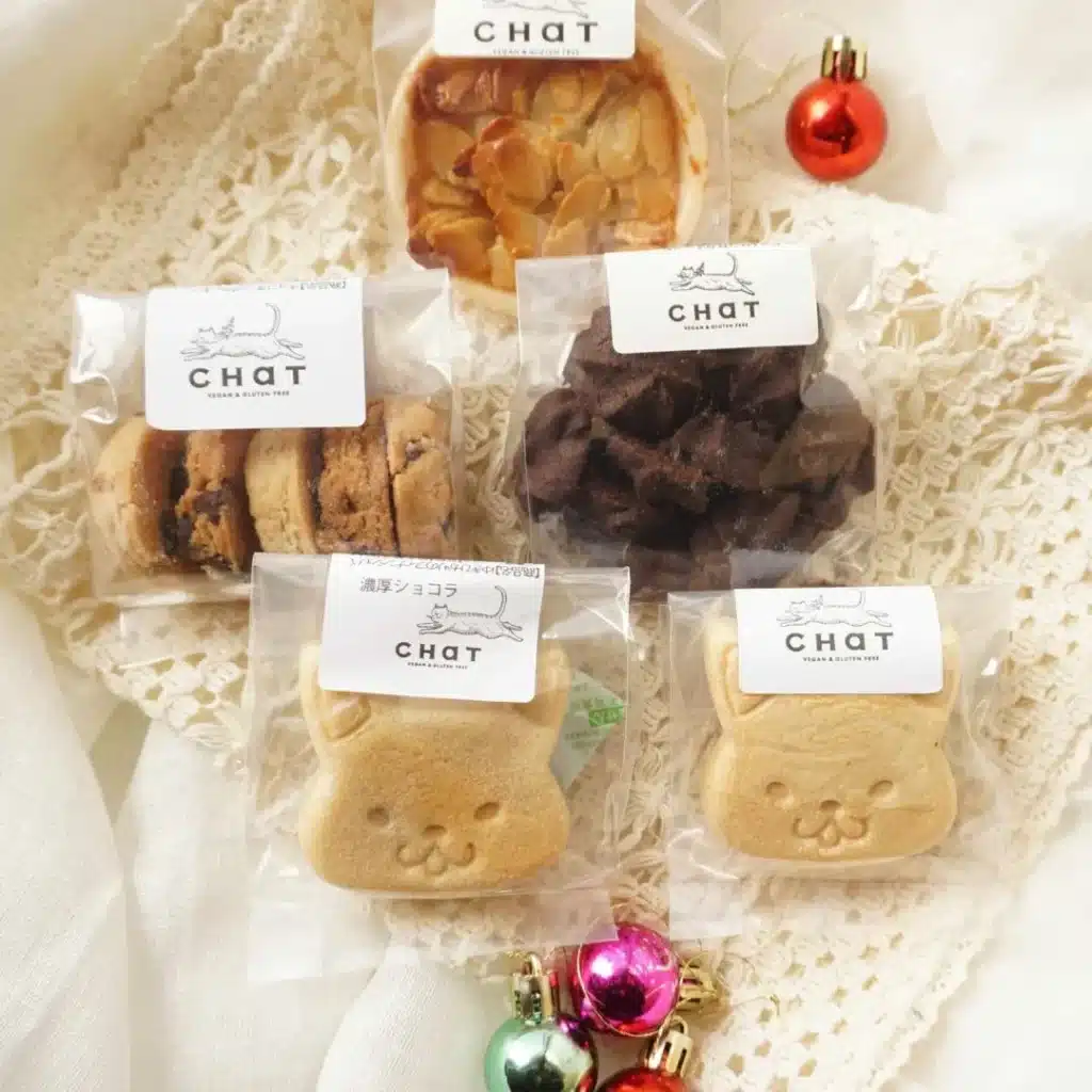 シャトンノエルの中に入っている焼き菓子