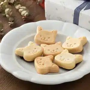 フィナンシェパイ6つ入りがお皿に並べられている。