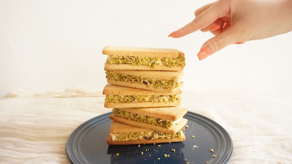 グルテンフリーのバターサンドが積み重ねられた様子