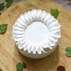 ホワイトシンプルケーキ ４号サイズを真上から見た様子。