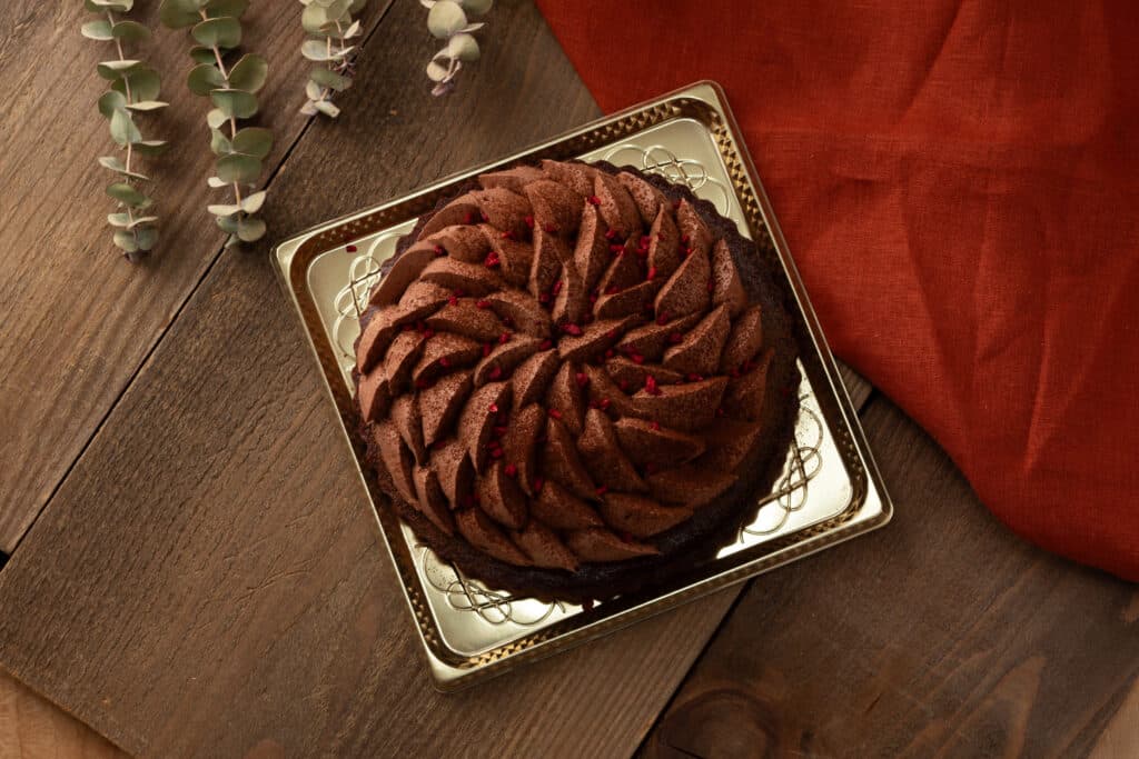 北海道産米粉で作られたフォレノワールを真上から撮影した様子