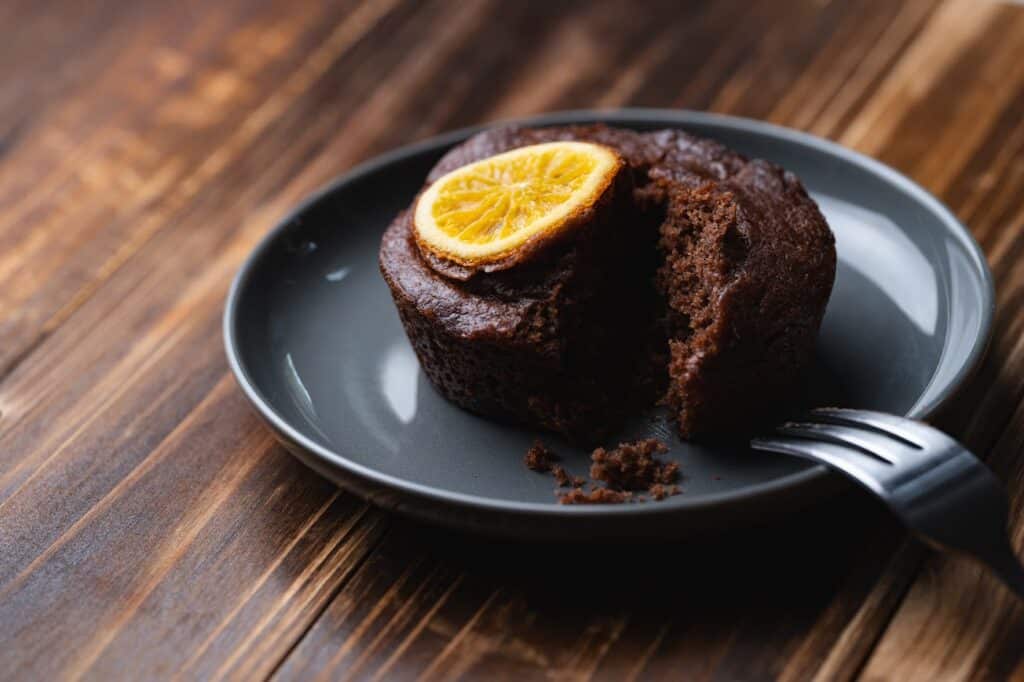 チョコレートが使われたヴィーガン対応の焼き菓子。