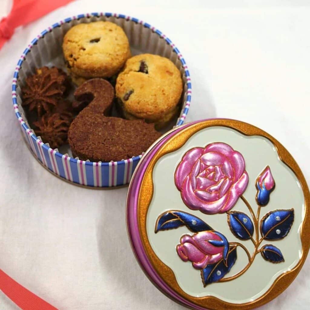 チョコクッキー缶を上から撮影。