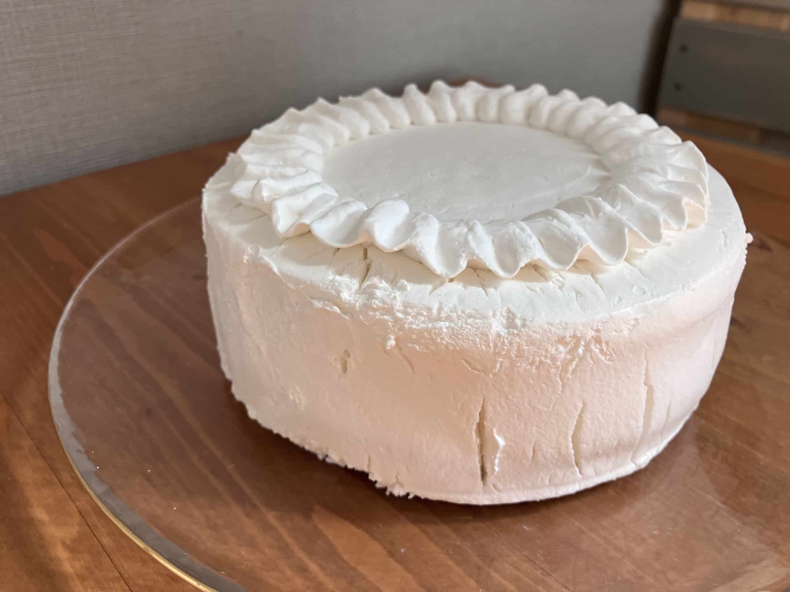 ホワイトシンプルケーキの側面